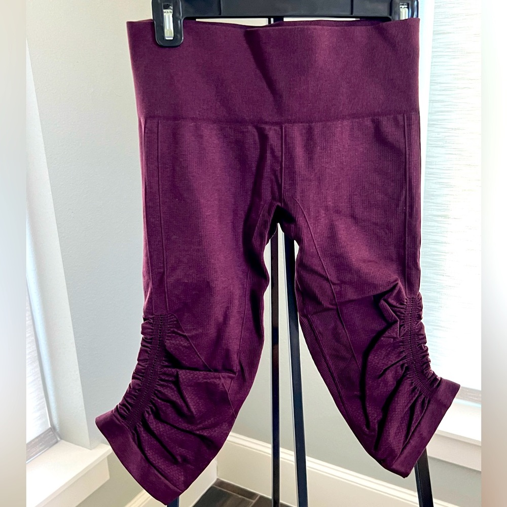 Lululemon you cropped pants. Size 6